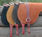 Bareback pads in four colours with leather straps